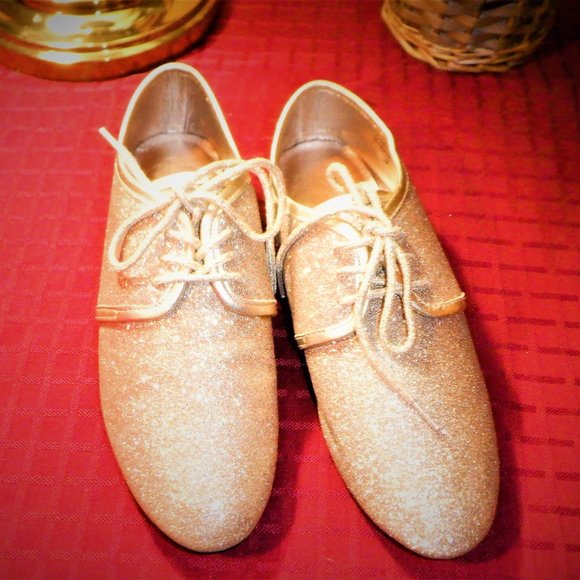 Glitter like GOLD *** ALDO *** Casual Shoes ~ BRAND NEW - Size 38 - Picture 2 of 3